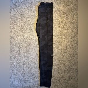 LULULEMON CAMO LEGGGINGS 28” HR Tight